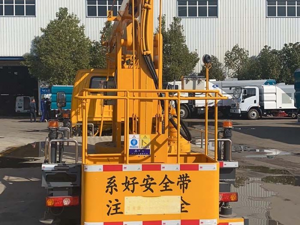國六華通凱馬汽油高空作業(yè)車(chē)
