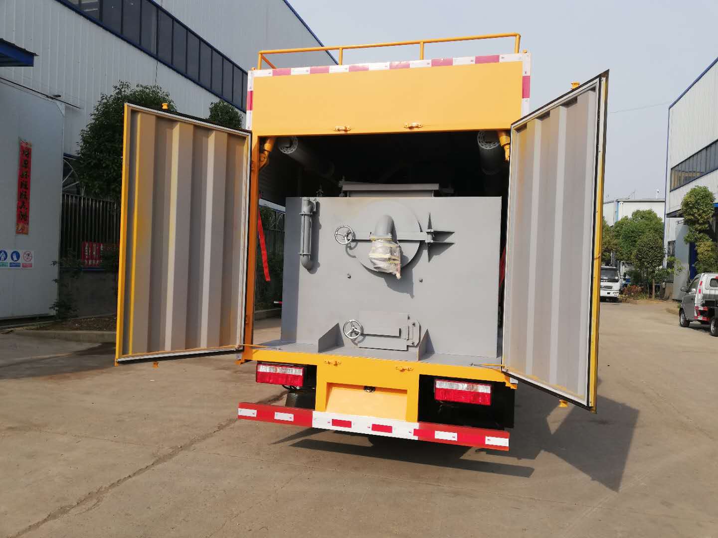 東風(fēng)翼展款污水處理車(chē)國六