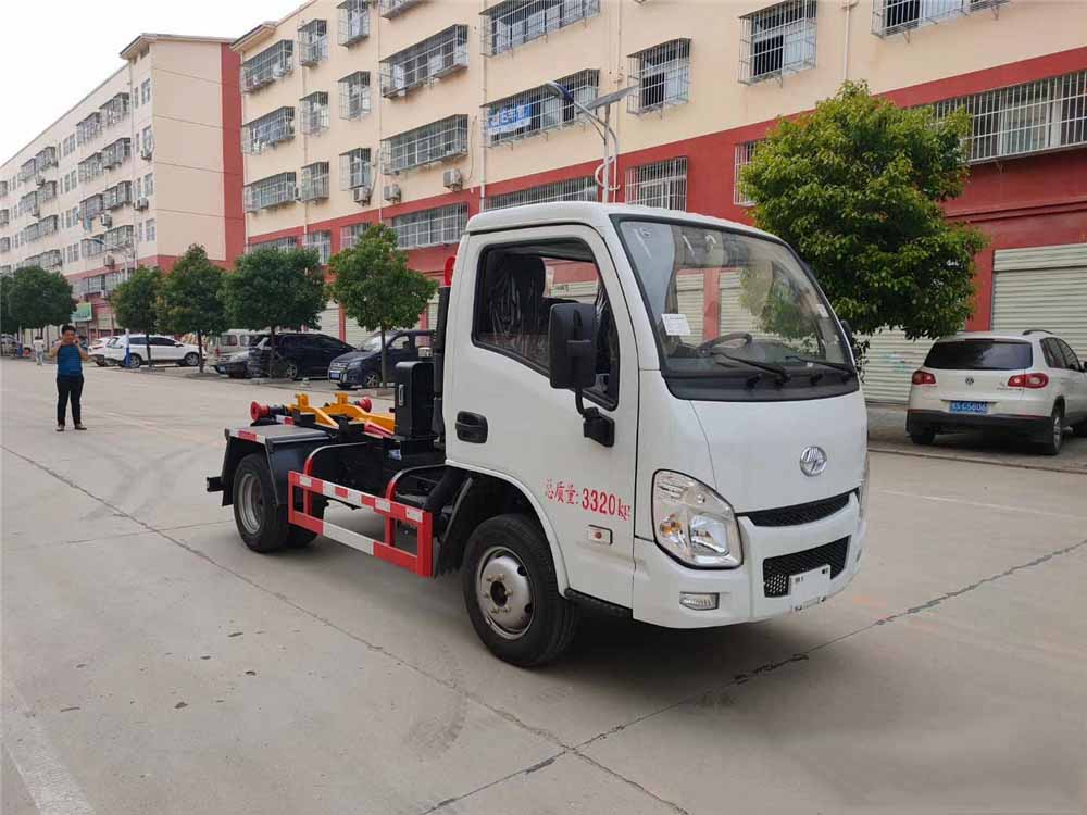 國六3方 藍牌躍進(jìn) 勾臂垃圾車(chē)