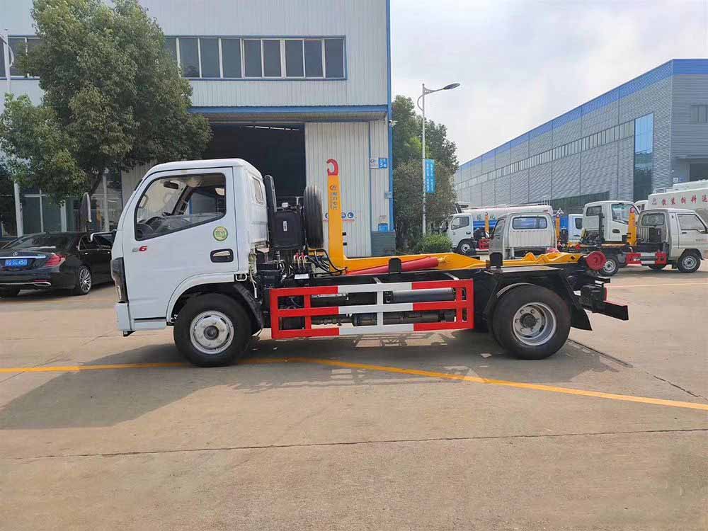 國六5方東風(fēng)D6 勾臂垃圾車(chē)