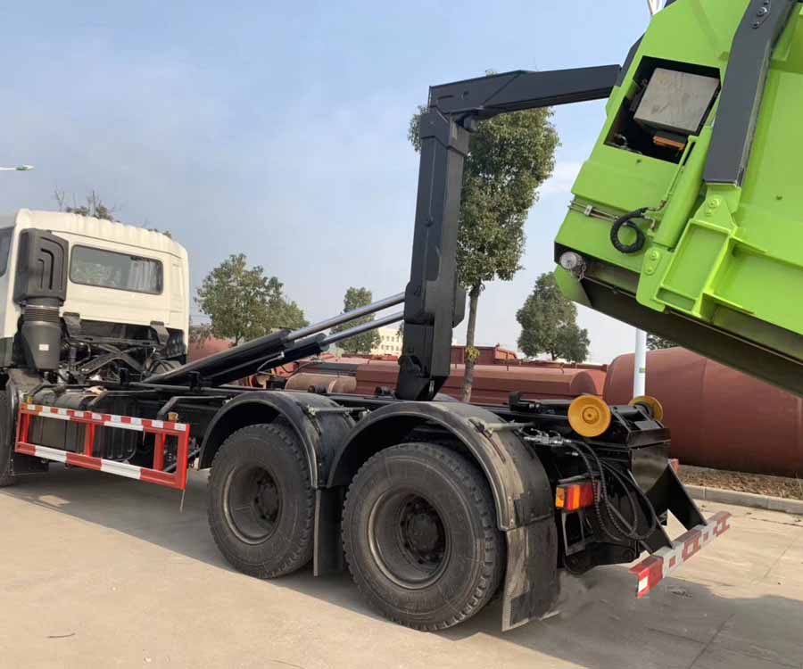 國六東風(fēng)天龍后雙橋18方勾臂套臂垃圾車(chē)