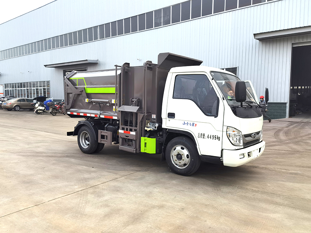 福田5方側裝掛桶垃圾車(chē)