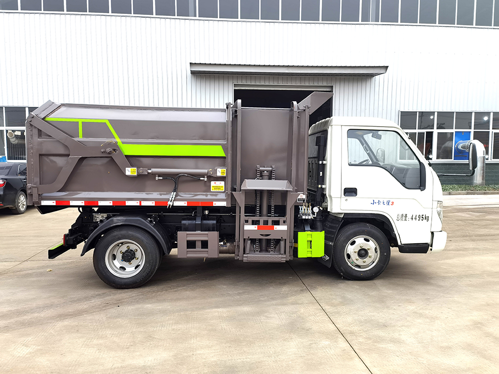 福田5方側裝掛桶垃圾車(chē)