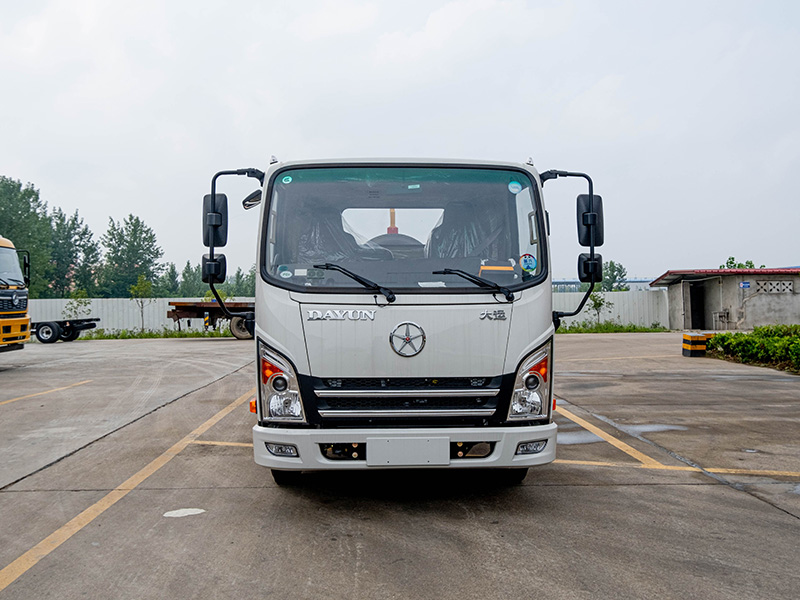 藍牌大運5方勾臂垃圾車(chē)