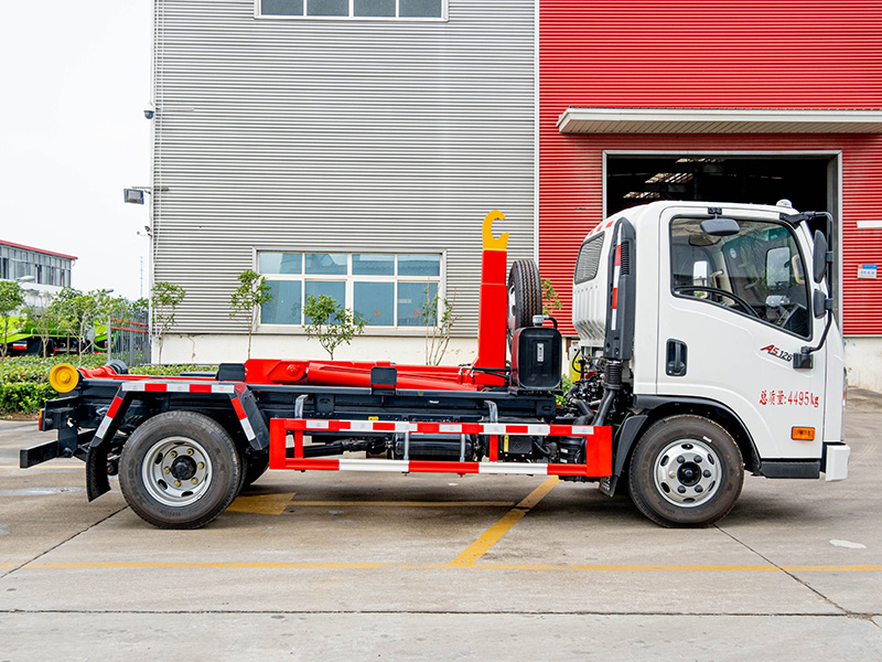 藍牌大運5方勾臂垃圾車(chē)