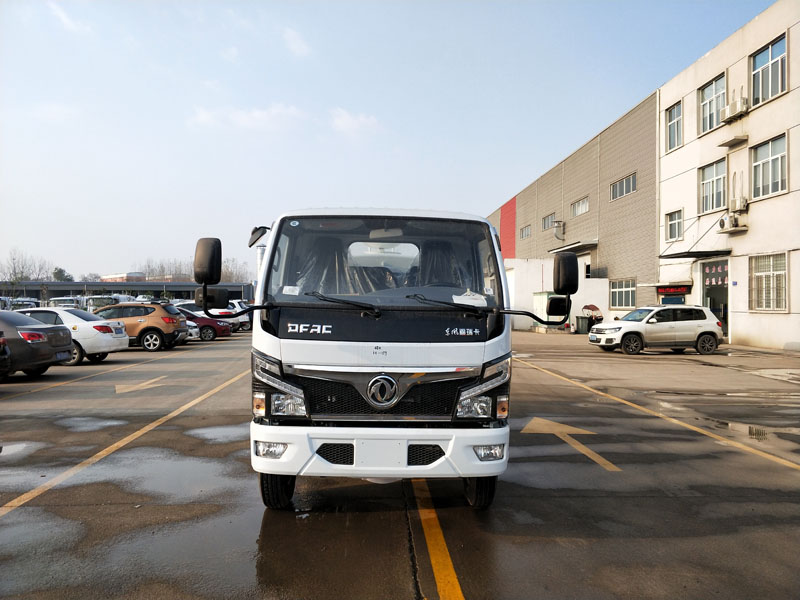 國六5方東風(fēng)灑水車(chē)