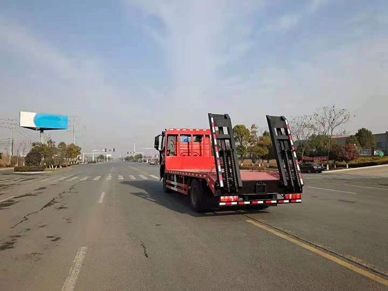 國六重汽豪沃新款平板運輸車(chē)