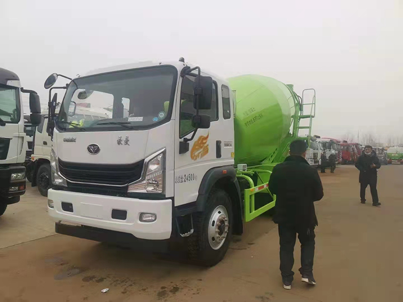 重汽豪曼國六后八輪8方攪拌車(chē)