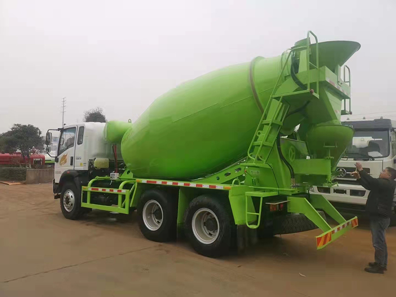 重汽豪曼國六后八輪8方攪拌車(chē)