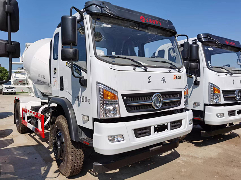 國六東風(fēng)S600單橋5.5攪拌車(chē)
