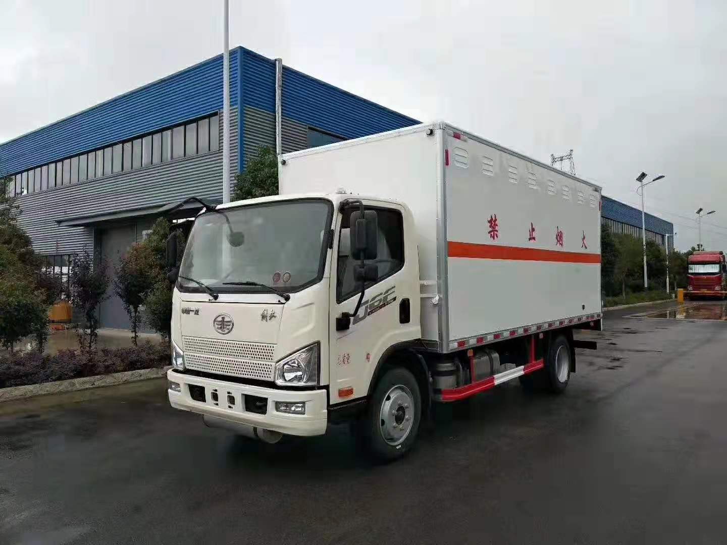 解放5.1米（額載7噸）氣瓶廂式運輸車(chē)