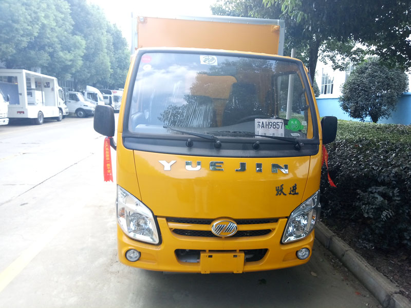 躍進(jìn)3.3米柴油（藍牌）腐蝕品廂式車(chē)