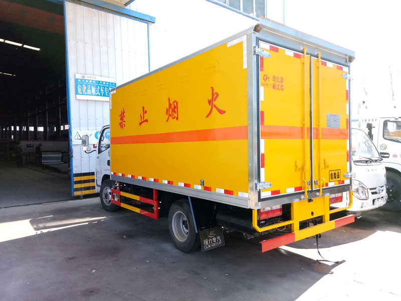 多利卡4.1米（3.4噸）雜項危險品廂式車(chē)