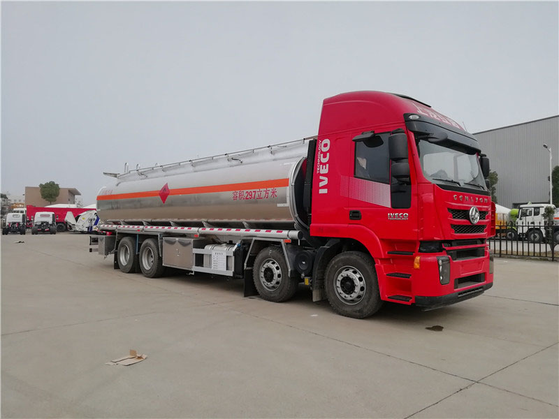 上汽紅巖29.7方前四后八鋁合金運油車(chē)，20噸運油車(chē)