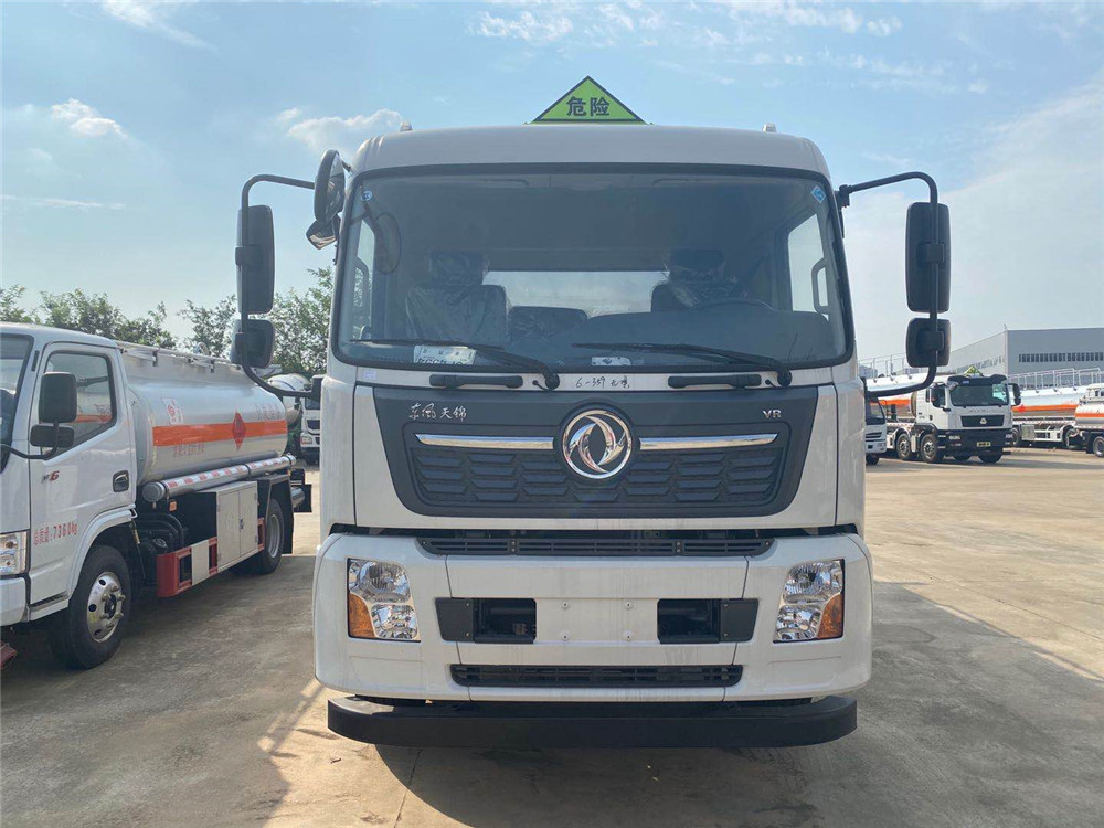 12.7方東風(fēng)天錦單橋國六油罐車(chē)