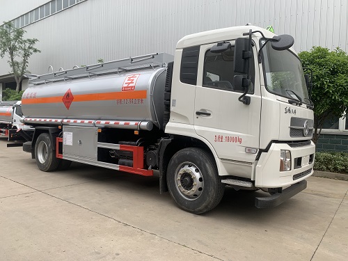 12.65方國六東風(fēng)多利卡油罐車(chē)