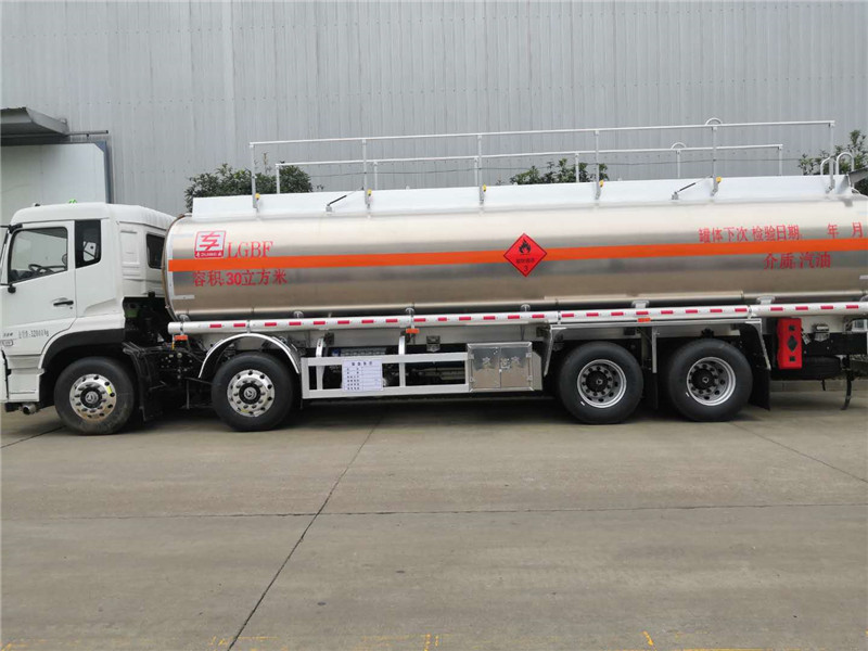 東風(fēng)天龍前四后八30方鋁合金運油車(chē)