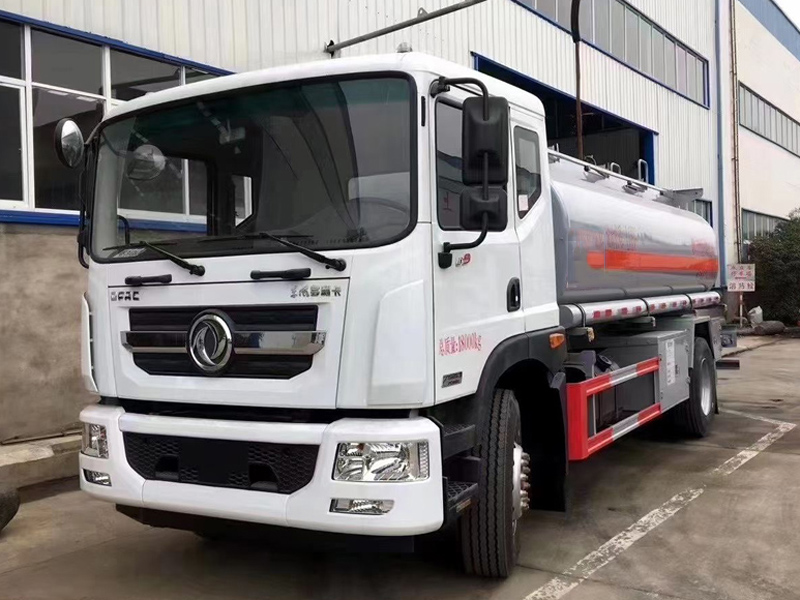 東風(fēng)多利卡14.5方D9運油車(chē)