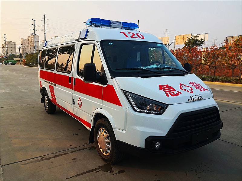 江鈴特順長(cháng)軸中頂柴油版救護車(chē)