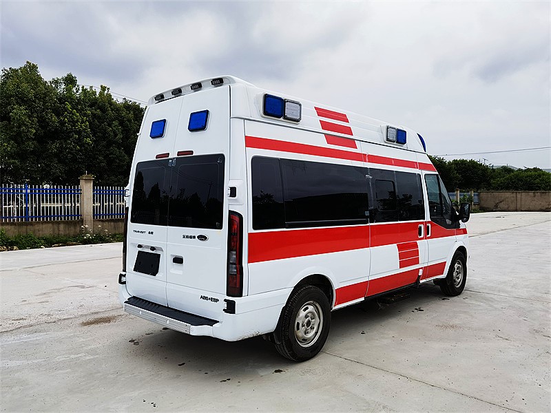 福特新時(shí)代長(cháng)軸ABS一體化內飾救護車(chē)