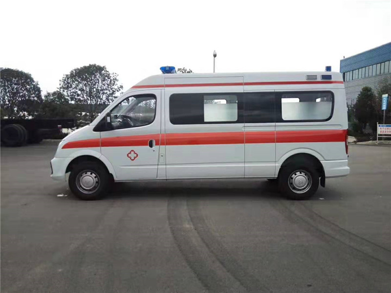 上汽大通V80長(cháng)軸中頂救護車(chē)（柴油版）