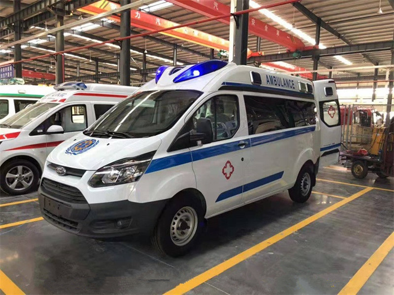 福特V362中軸中頂救護車(chē)