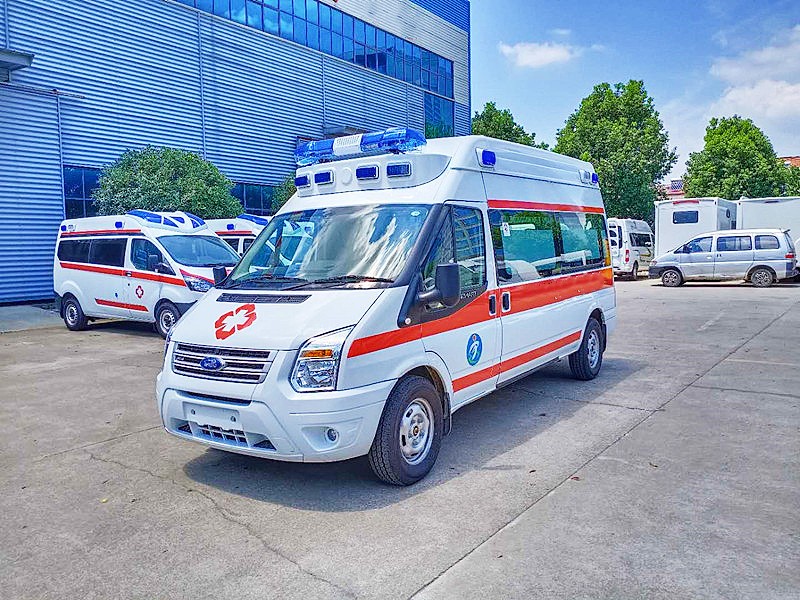 福特新時(shí)代長(cháng)軸高頂救護車(chē)