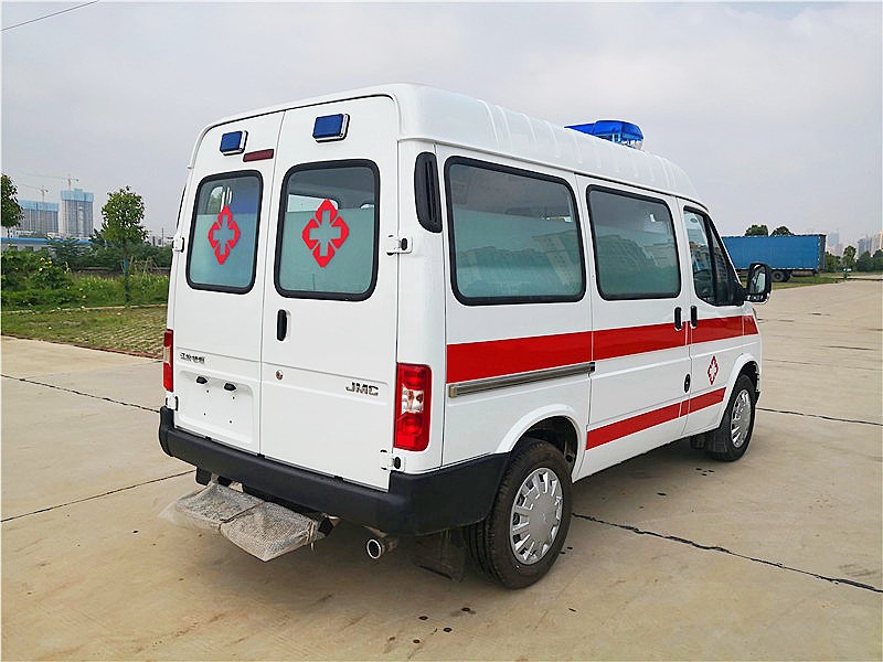江鈴特順短軸中頂柴油版救護車(chē)