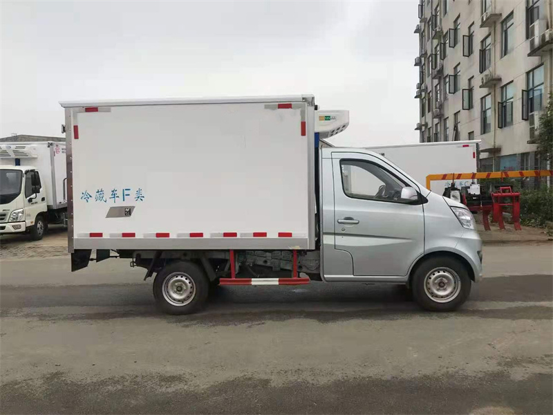 國六 長(cháng)安2.68米單輪小型冷藏車(chē)