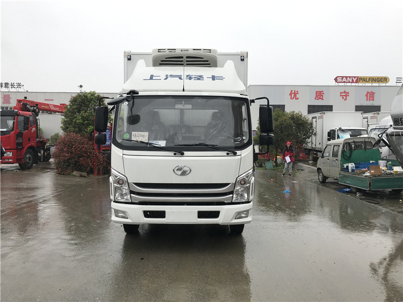 國六 上汽躍進(jìn)C500自動(dòng)擋4.2米冷藏車(chē)