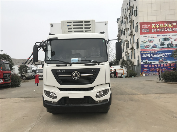 國六 東風(fēng)天錦小三軸7.7米冷藏車(chē)