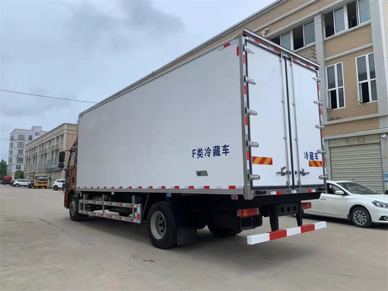 國六 精英版J6L解放6.8米高頂雙臥冷藏車(chē)