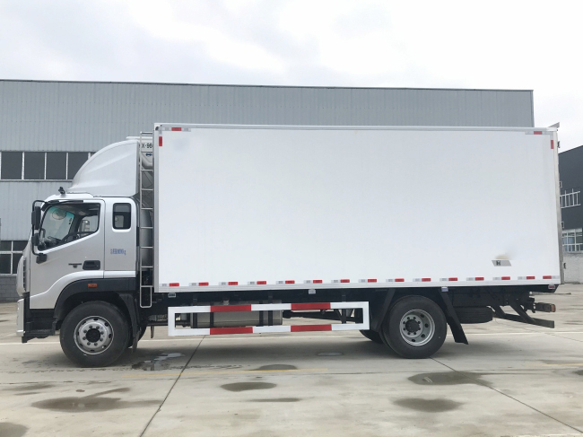 廂長(cháng)6.8米福田歐馬可S5冷藏車(chē)國六